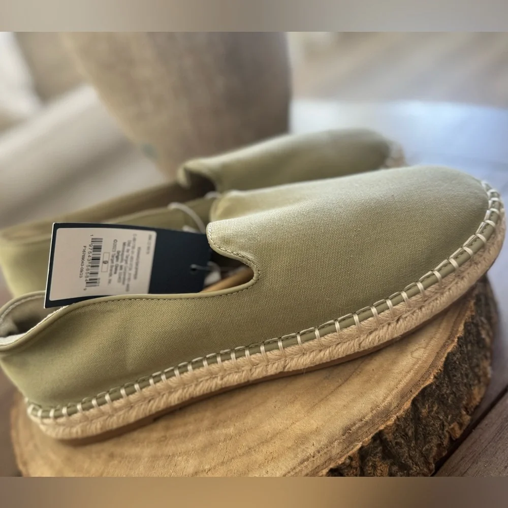NWT Universal Thread Women's Espadrilles olive green